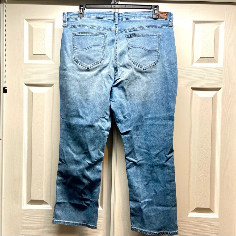 Lee Women’s Legendary Regular Fit Straight Leg Jeans Size 18 Short - Anchor Wash